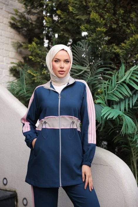 This distinctive modest women’s sportswear from Attai (ATTAI) stores is designed to be cool, comfortable, and ideal for seasonal wear, available in various colors and styles to suit all sizes.